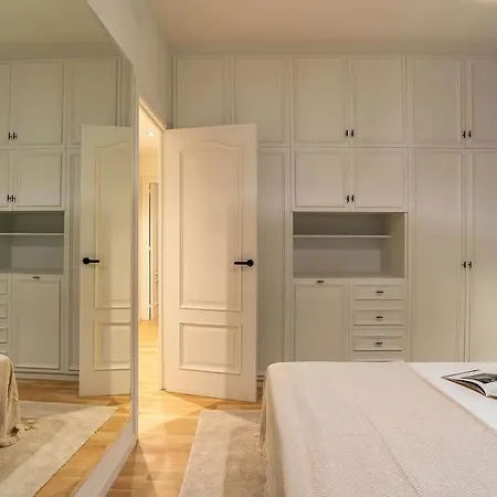 Modern Stylish 3 Bedroom Arco De Triunfo Holiday home *