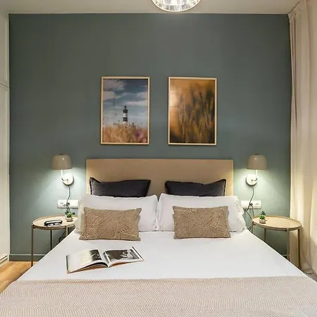 Apartment Modern Stylish 3 Bedroom Arco De Triunfo