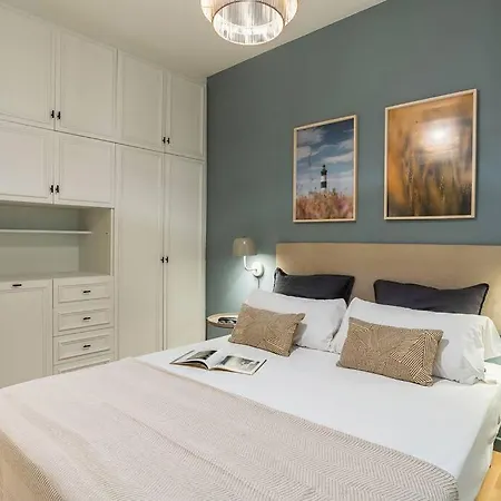 Apartment Modern Stylish 3 Bedroom Arco De Triunfo